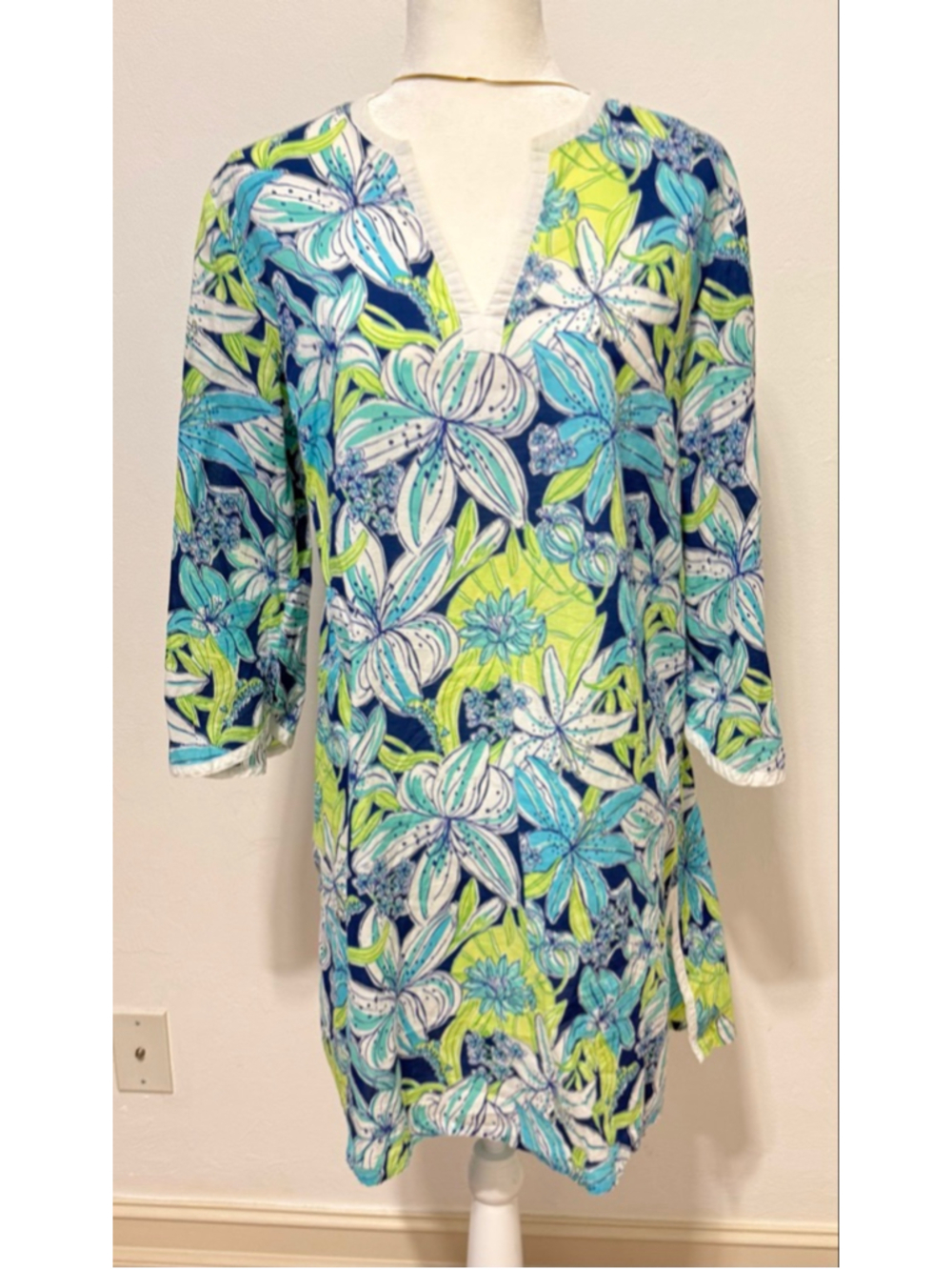 Lilly Pulitzer Floral Coverup M Blue Green cotton, v neck, scallop sleeve